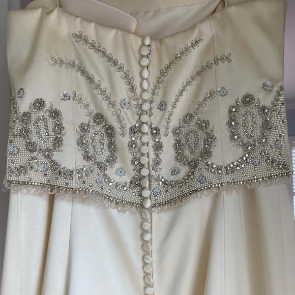 VINTAGE, NWOT Badgley Mischka strapless wedding gown Style #13128 - Picture 5 of 12